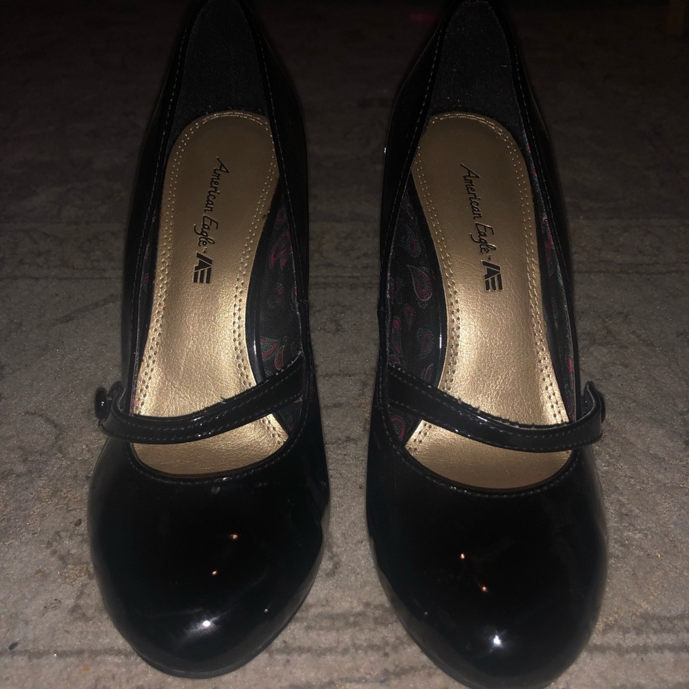 American Eagle black patent shoe